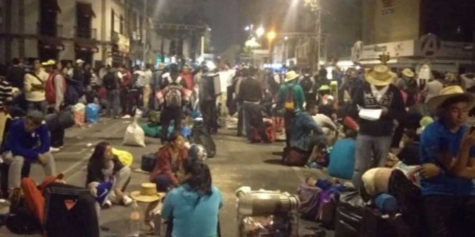 Retira CNTE plantón de la SEGOB y se traslada a la Ciudadela