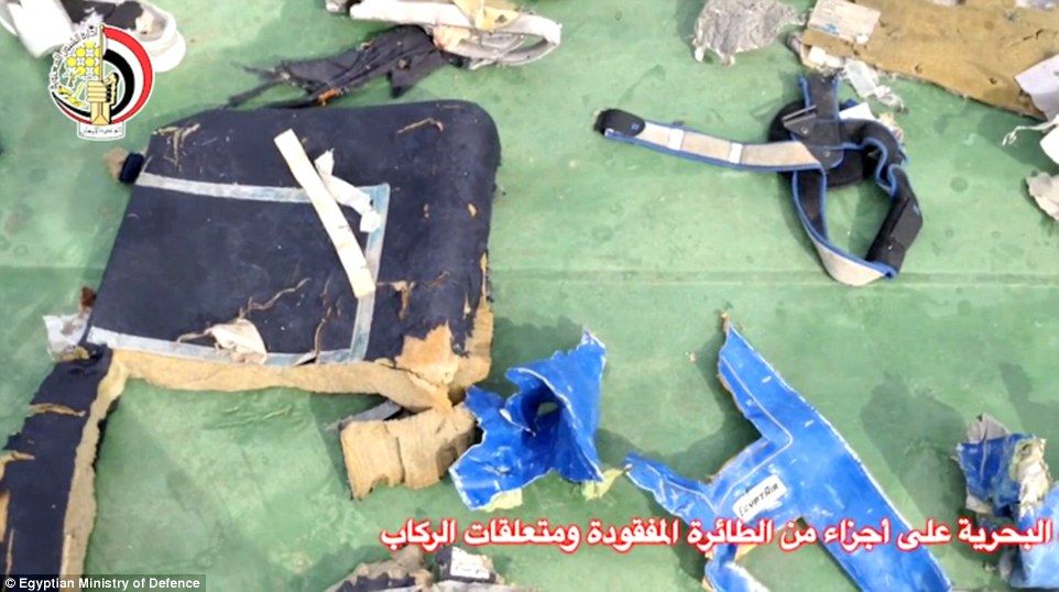 Confirman alarma por humo en avión de EgyptAir - restos-avion-egyptair-10