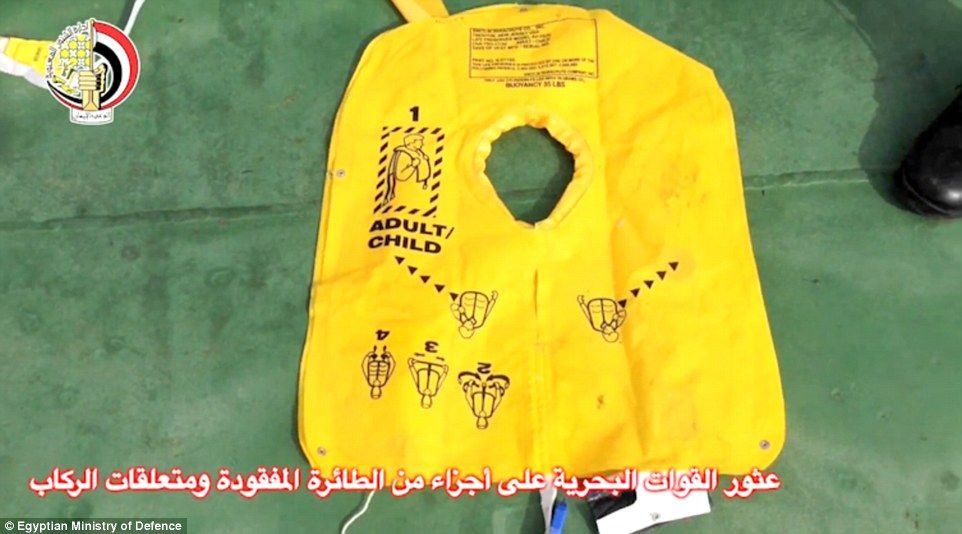 Confirman alarma por humo en avión de EgyptAir - restos-avion-egyptair-8