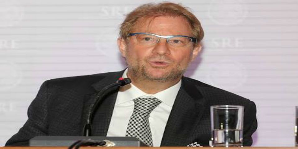 Andrés Roemer invita a derribar muros entre México y EE.UU.