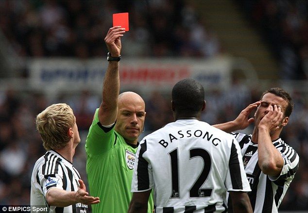 El futbolista que vivió su sexto descenso en 10 años - sebastien-bassong-newcastle