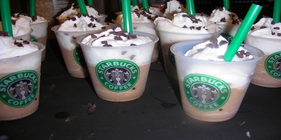 Demandan a Starbucks por servir bebidas con demasiado hielo
