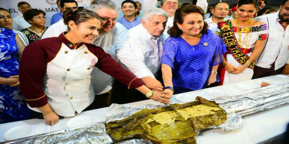 Preparan el tamal más grande del mundo en Tabasco