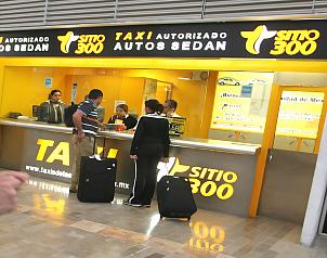 Taxi del AICM atropella y mata a peatón - taxis-del-Aeropuerto