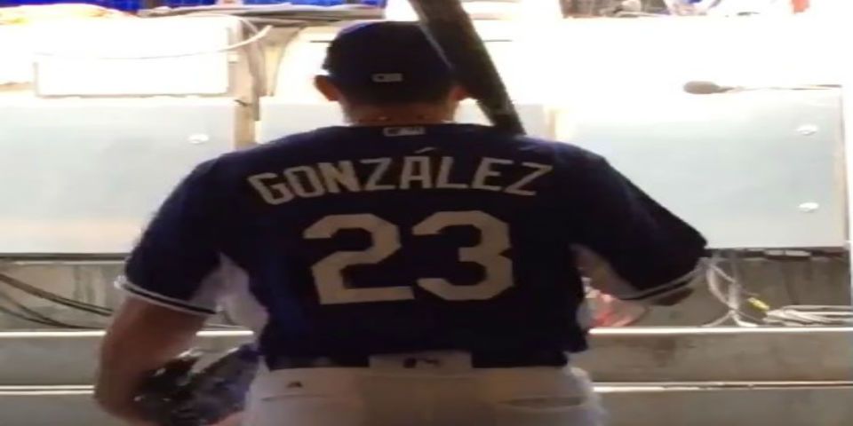 Adrián González lanza campaña #PonleAcento