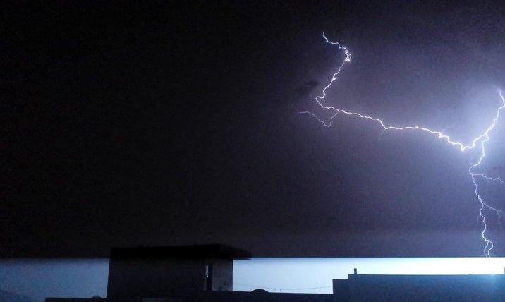 Video: tormenta eléctrica sorprende a Monterrey - tormenta-eléctrica-monterrey-16may-cobostv2