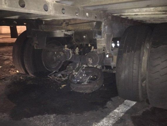 Tráiler atropella y mata a motociclista en Eje Central - trailer-eje-central-ElPolloCDMX