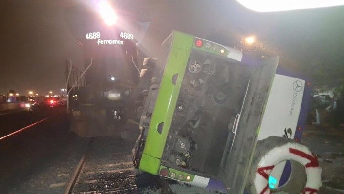 Dos muertos por choque de un camión y un tren en Escobedo