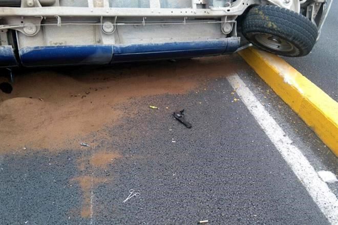 Volcadura salva a secuestrado en Nuevo León - volcadura-monterrey-1