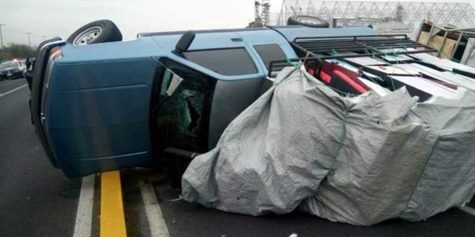 Volcadura salva a secuestrado en Nuevo León