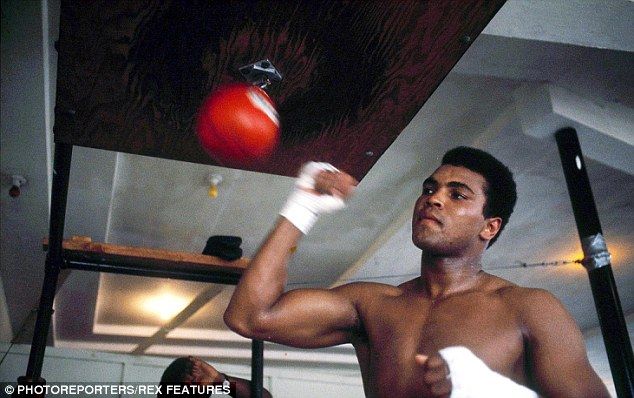 Muhammed Ali fue conectado a un respirador artificial - 0068304600000258-3624328-image-a-44_1464983317734