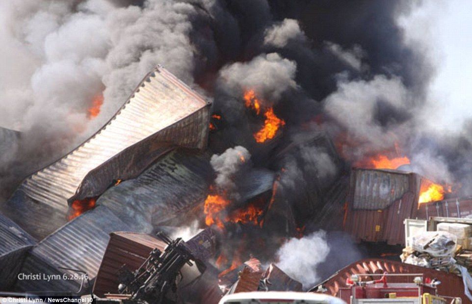 Fotos y videos: choque de trenes en Texas causa explosión masiva - 02-4