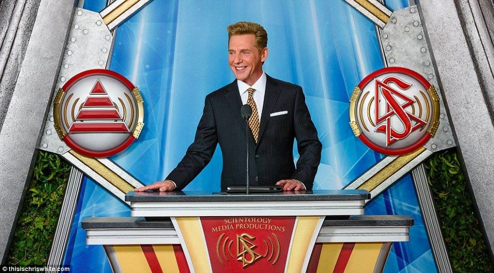 Tom Cruise inaugura su enorme estudio de producción de Cienciología - 03-1