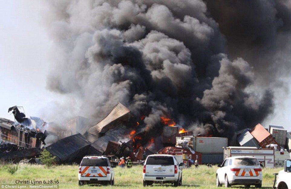Fotos y videos: choque de trenes en Texas causa explosión masiva - 03-4