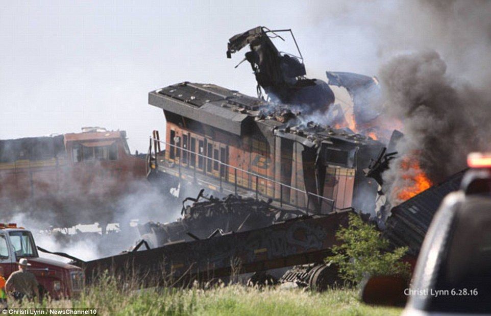Fotos y videos: choque de trenes en Texas causa explosión masiva - 04-2