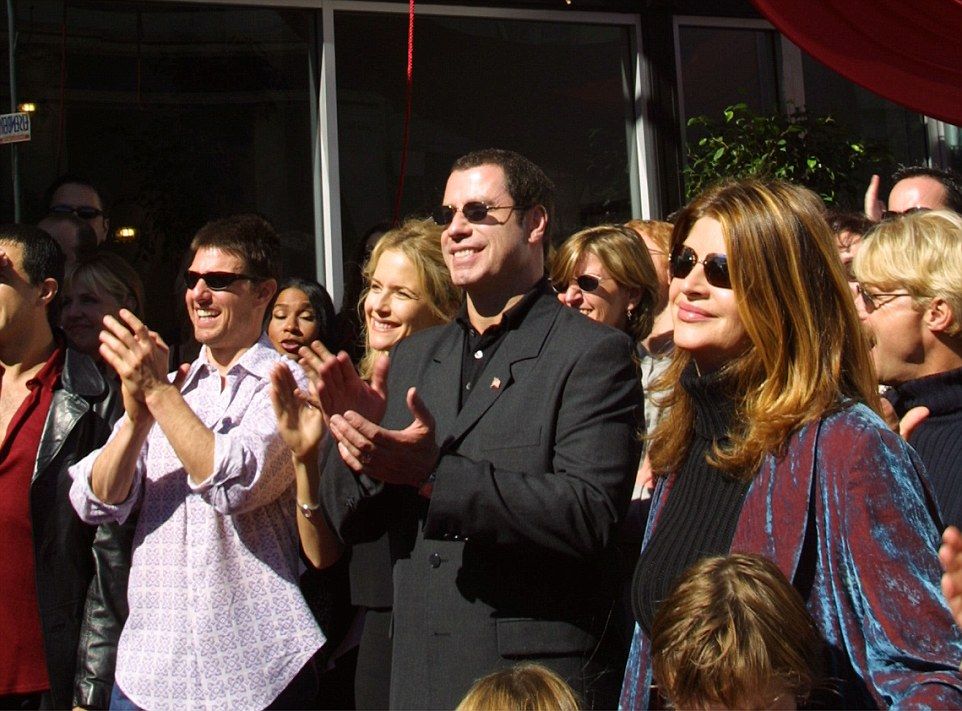 Tom Cruise inaugura su enorme estudio de producción de Cienciología - 06-1