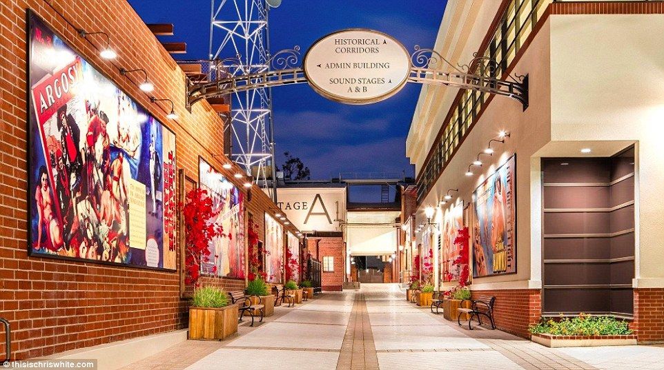 Tom Cruise inaugura su enorme estudio de producción de Cienciología - 09