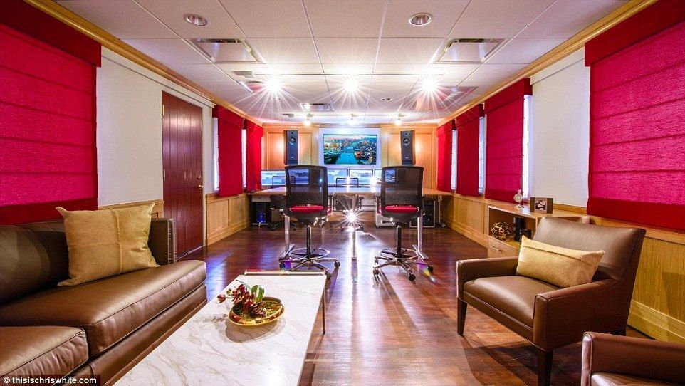 Tom Cruise inaugura su enorme estudio de producción de Cienciología - 091