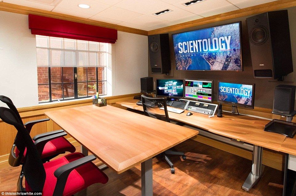 Tom Cruise inaugura su enorme estudio de producción de Cienciología - 092