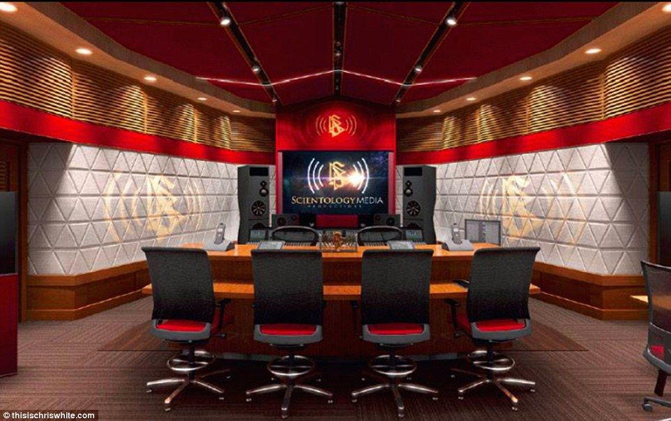 Tom Cruise inaugura su enorme estudio de producción de Cienciología - 095