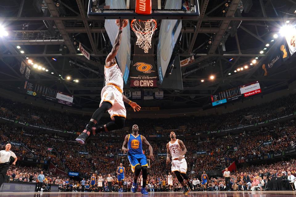 Golden State se pone a un triunfo del bicampeonato - 13394053_10153589656217050_581029364603843567_n