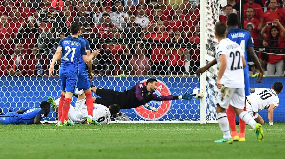 Francia clasifica a los octavos de final de la Euro - 13423866_1155373501182161_2984418144667770983_n