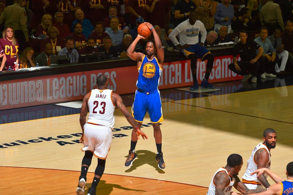 Golden State se pone a un triunfo del bicampeonato - 13434737_10153589656122050_641227944481045376_n