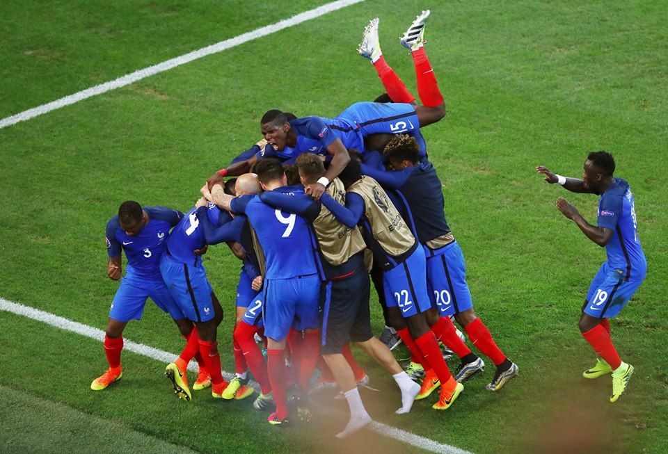 Francia clasifica a los octavos de final de la Euro - 13466124_1155373054515539_6682049093920324853_n