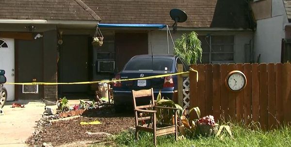 Niño muere por calor extremo dentro de un auto en Texas - 146618590792