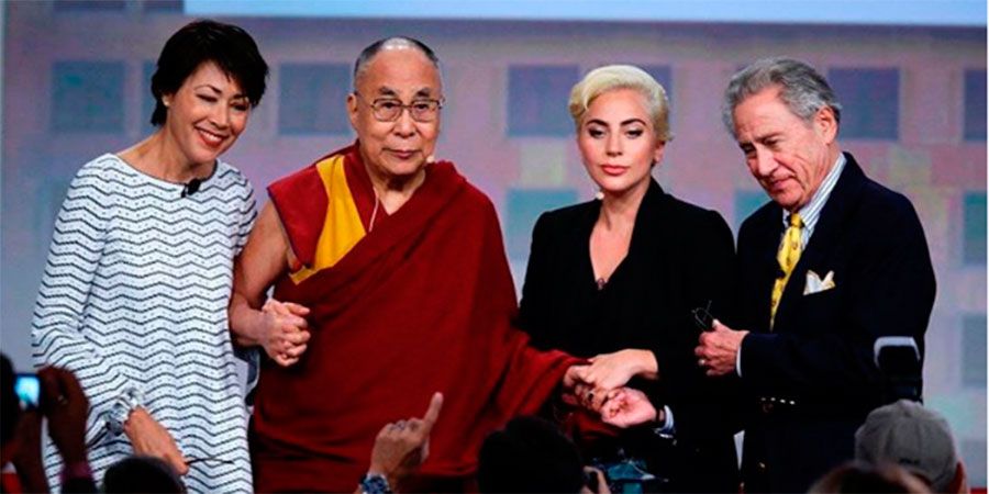 Enfurecen chinos con Lady Gaga tras encuentro con el Dalai Lama