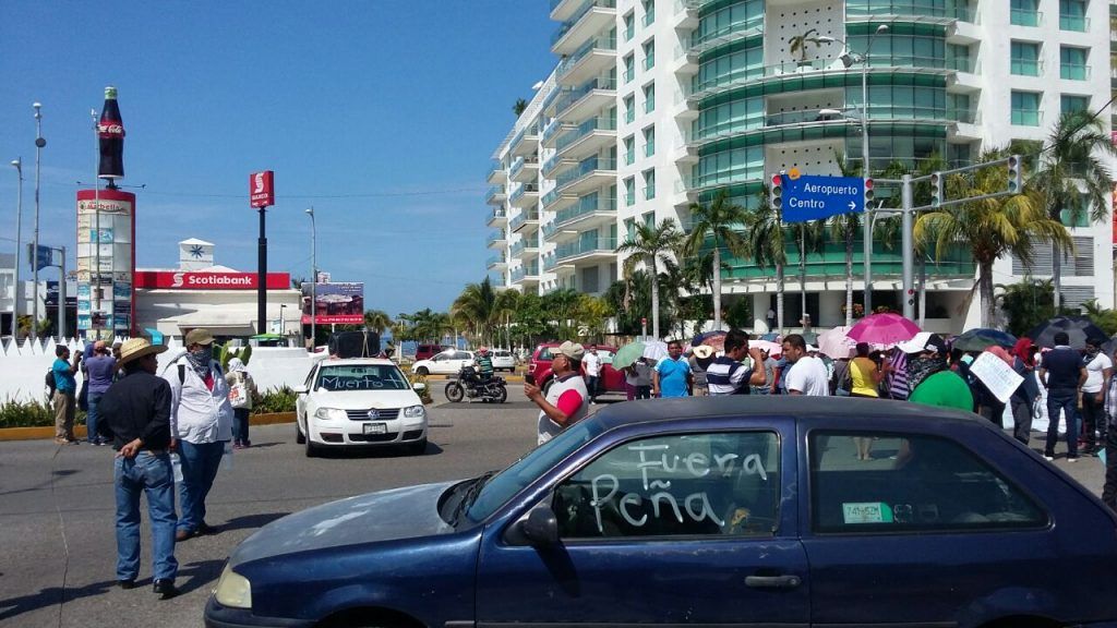 Costera de Acapulco bloqueada por maestros de la CNTE - 282ebbf2-ffd8-48b7-864e-31b0ff8bce07-1024x576