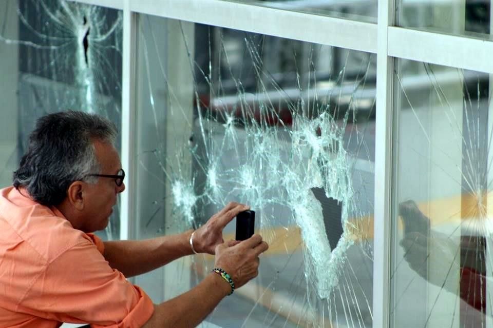 Encapuchados vandalizan oficinas de autobues OCC en Tapachula