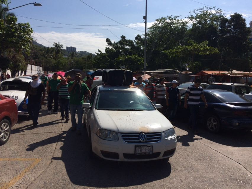Costera de Acapulco bloqueada por maestros de la CNTE - 2d805445-2029-4fa5-af64-7d3204be770e
