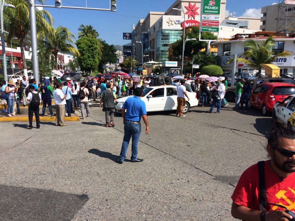 Costera de Acapulco bloqueada por maestros de la CNTE - 2e3c8196-f63f-414a-8904-3a9929bf61c2-1024x768
