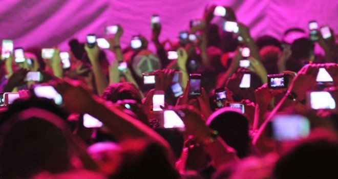 Nueva patente de Apple evitaría tomar fotos y videos en conciertos