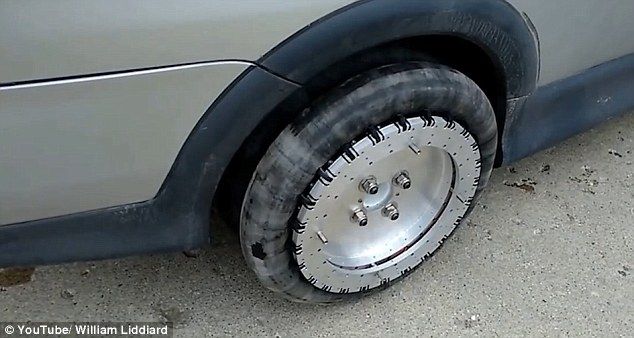 Video: vehículo del futuro se estaciona sin girar el volante