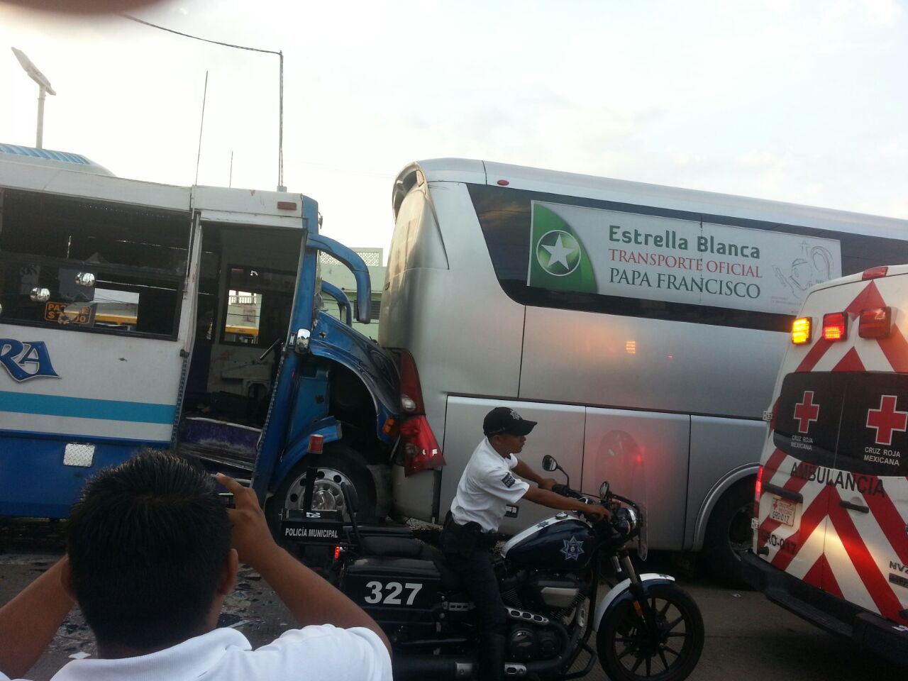 Choque de camiones en Acapulco deja 41 heridos