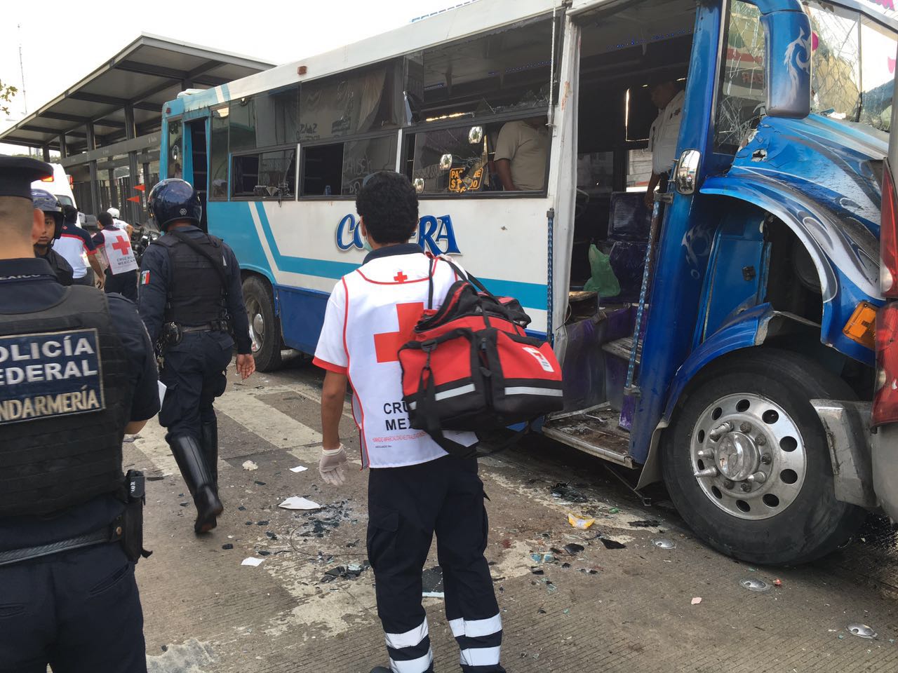 Choque de camiones en Acapulco deja 41 heridos - 5cf48704-52d1-462e-beb9-432cf901e011