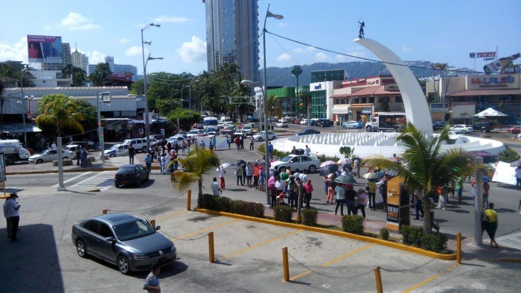 Costera de Acapulco bloqueada por maestros de la CNTE - 7fb48773-f10d-45d6-80d4-48935f32b02b-1024x576