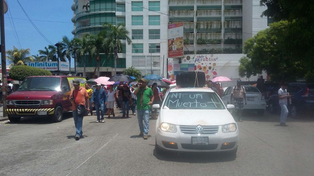 Liberan la costera de Acapulco luego de tres horas de bloqueo en apoyo a los hechos en Oaxaca - 8cbb05f3-5cb2-4b07-b3f1-4c7635b86a61-1024x576