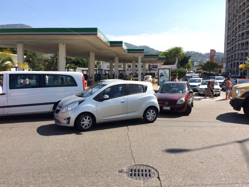 Costera de Acapulco bloqueada por maestros de la CNTE - 9a58980e-8657-4509-a5d2-72948446c4de