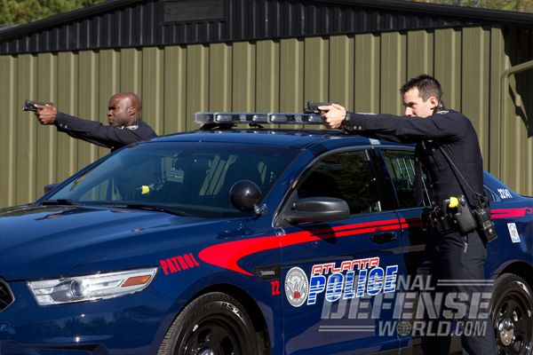 Sentencian a 13 narcotraficantes en Atlanta por traficar droga desde México - APD-Glock-Gen4-G22-offices