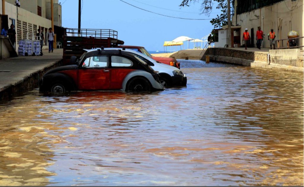 Cierran playas de Acapulco por mar de fondo - Acapulco-Mar-de-Fondo-2-1024x630