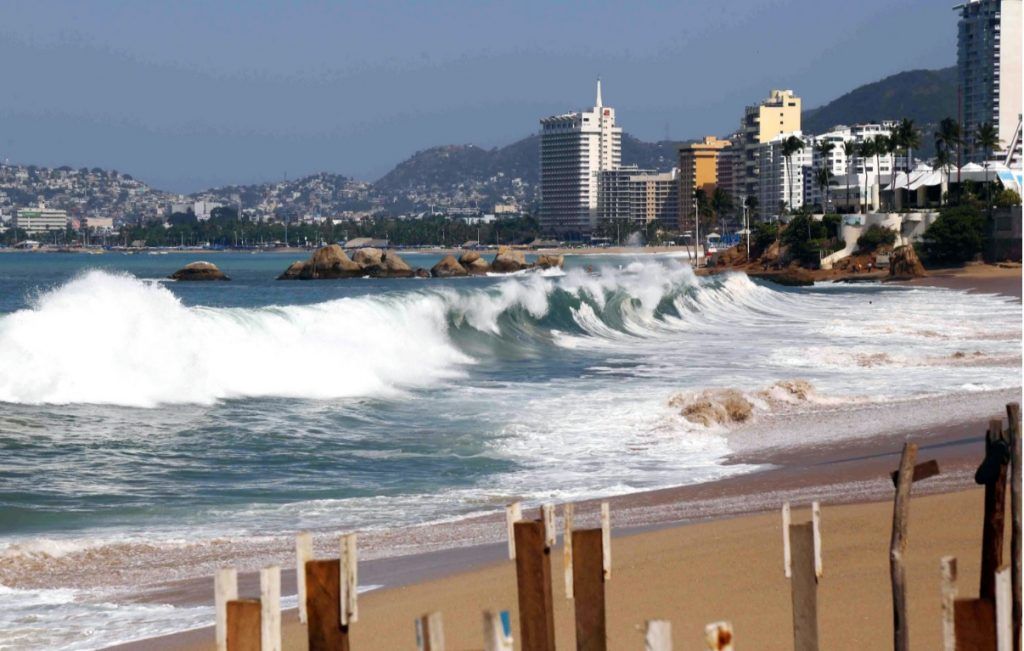 Cierran playas de Acapulco por mar de fondo - Acapulco-Mar-de-Fondo-4-1024x651