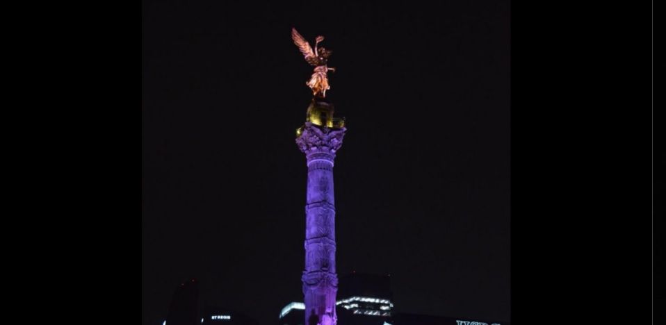 Iluminan al ‘Ángel’ con los colores de la diversidad