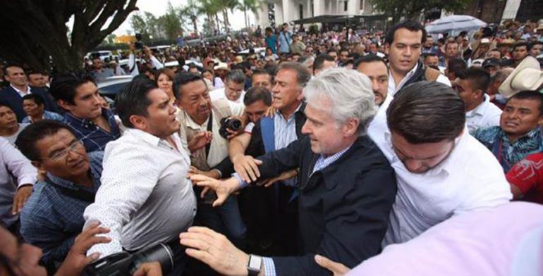 Agreden a dirigentes panistas en Veracruz. Yunes pide castigo para Duarte