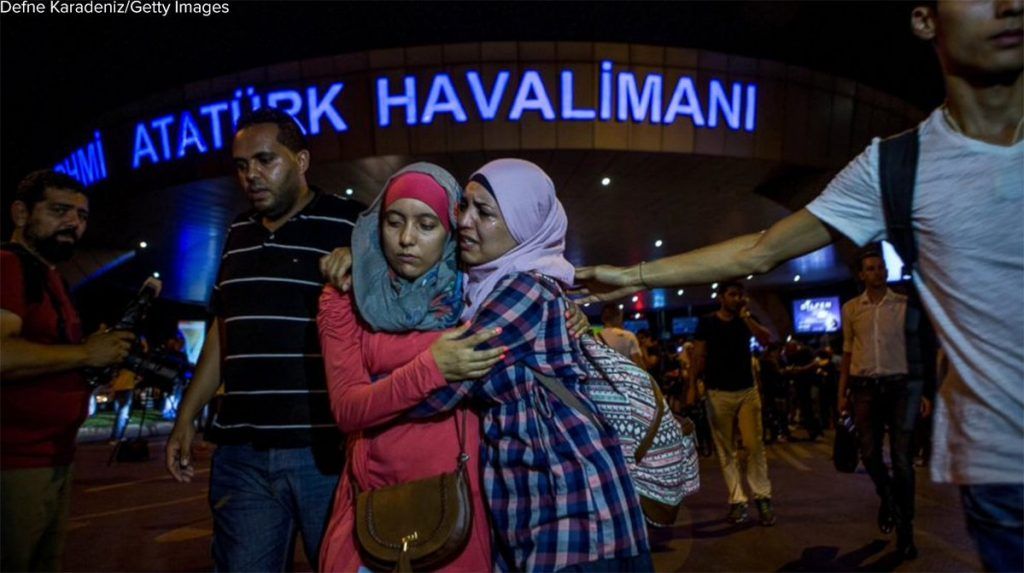 EI, detrás de los ataques al Aeropuerto de Estambul: primer ministro turco - Ataque-Turquía-7-1024x573