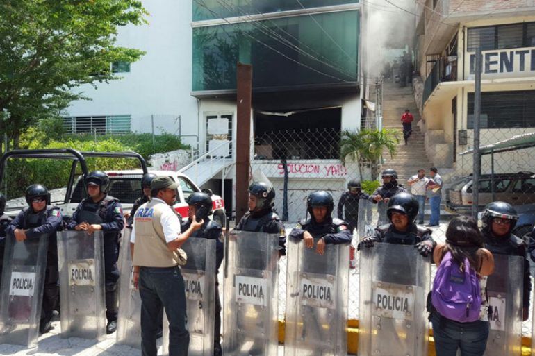 Incendia CETEG oficinas de Secretaría de Educación en Chilpancingo - CETEG-incendio-2