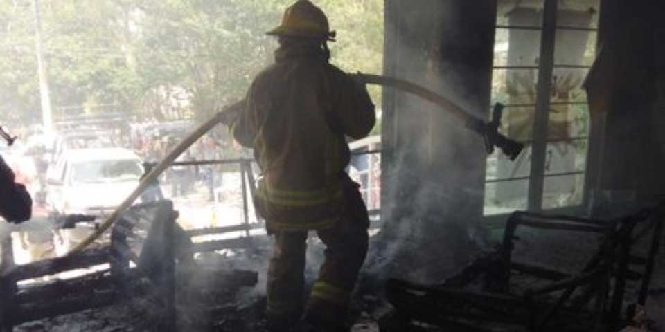 Incendia CETEG oficinas de Secretaría de Educación en Chilpancingo