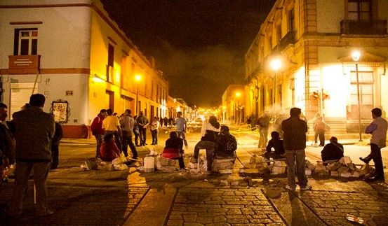 CNTE coloca barricadas en el centro de Oaxaca